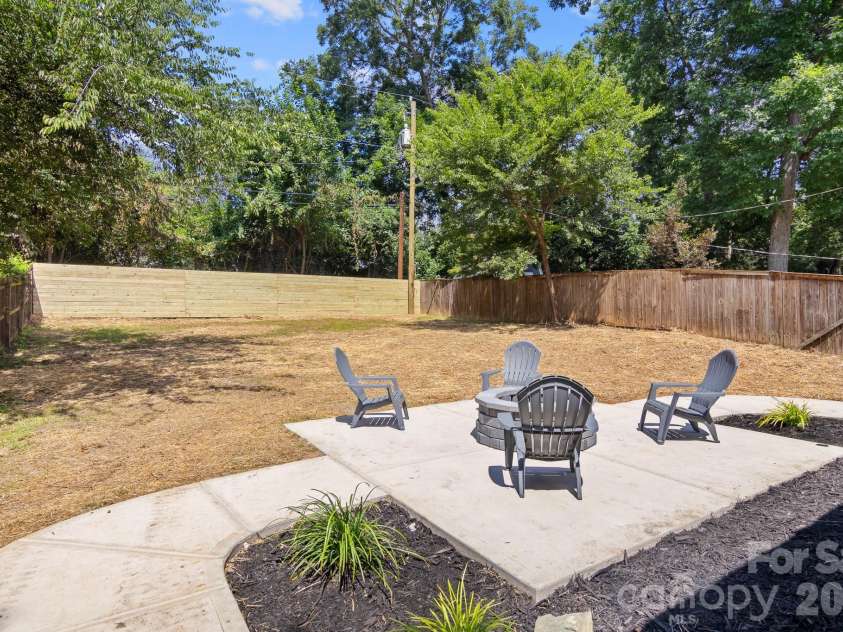 546 Kingston Avenue, Charlotte, NC 28203.  MLS# CAR4418497, YatesRealty ID 48609. 