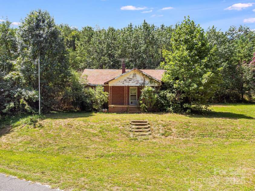 211 Luckadoo Road, Bostic, NC 28018.  MLS# CAR4318680, YatesRealty ID 4861. 