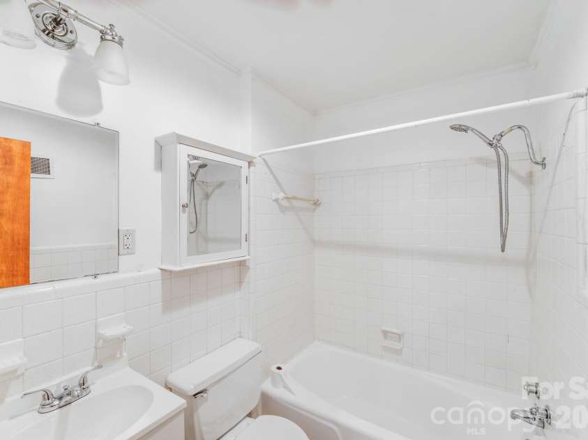 405 Harvie Avenue, Gastonia, NC 28052.  MLS# CAR4358155, YatesRealty ID 4861. 