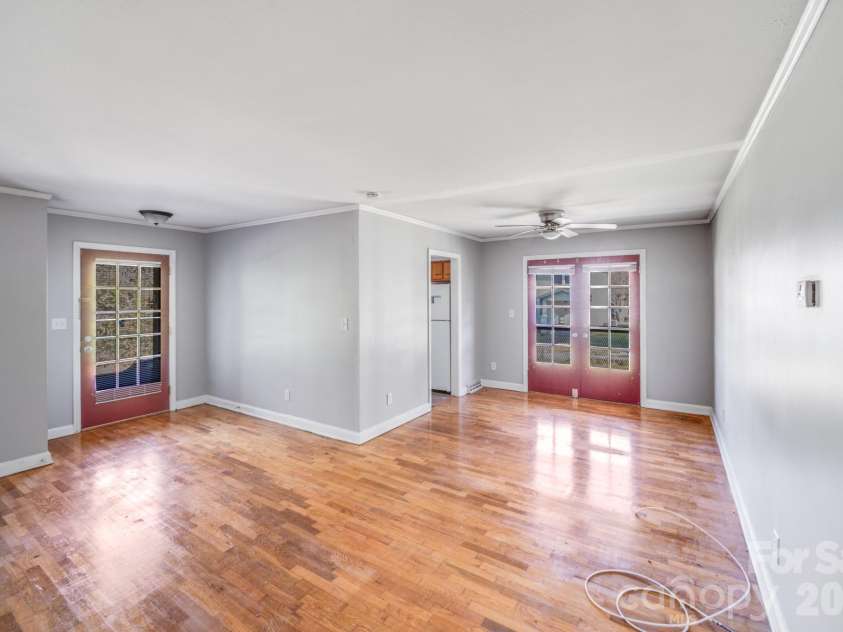 405 Harvie Avenue, Gastonia, NC 28052.  MLS# CAR4358155, YatesRealty ID 4861. 