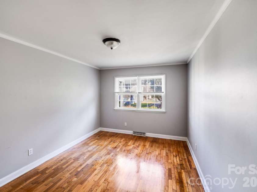 405 Harvie Avenue, Gastonia, NC 28052.  MLS# CAR4358155, YatesRealty ID 4861. 