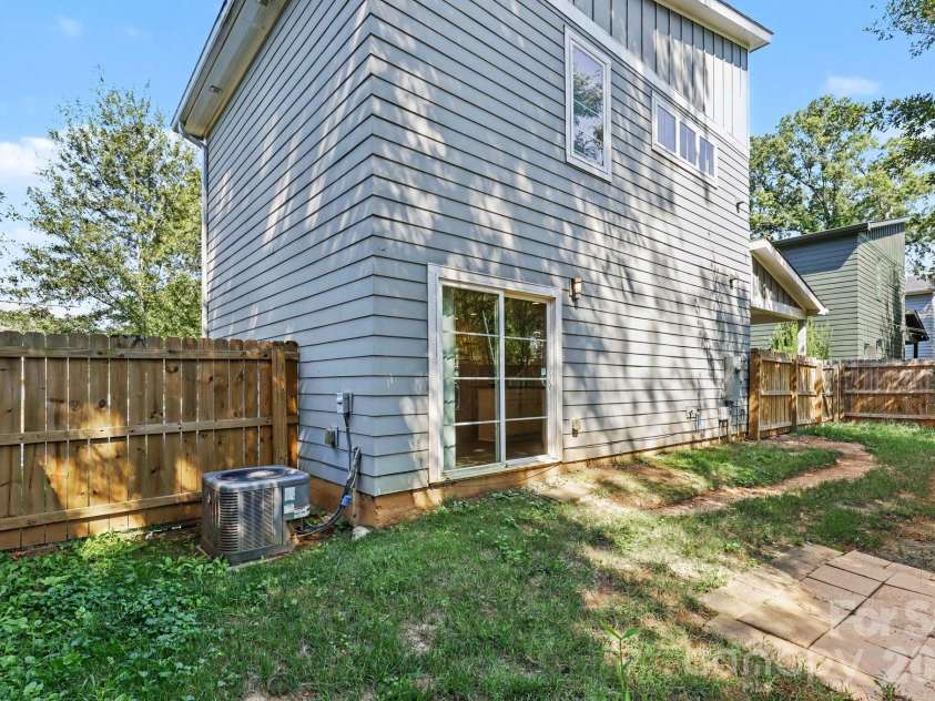 1522 Wembley Drive, Charlotte, NC 28205.  MLS# CAR4419781, YatesRealty ID 48611. Backyard