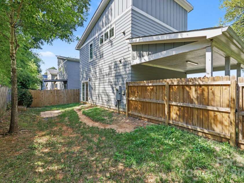 1522 Wembley Drive, Charlotte, NC 28205.  MLS# CAR4419781, YatesRealty ID 48611. Backyard