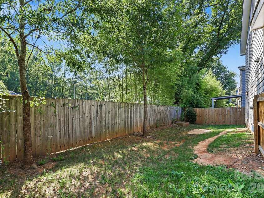 1522 Wembley Drive, Charlotte, NC 28205.  MLS# CAR4419781, YatesRealty ID 48611. Backyard