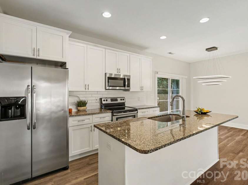1522 Wembley Drive, Charlotte, NC 28205.  MLS# CAR4419781, YatesRealty ID 48611. Kitchen