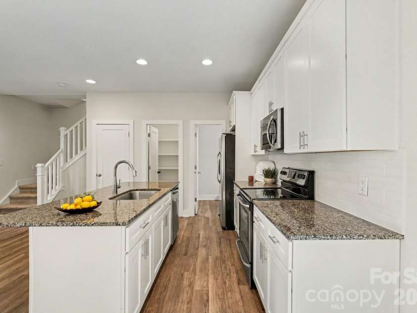 1522 Wembley Drive, Charlotte, NC 28205.  MLS# CAR4419781, YatesRealty ID 48611. Kitchen