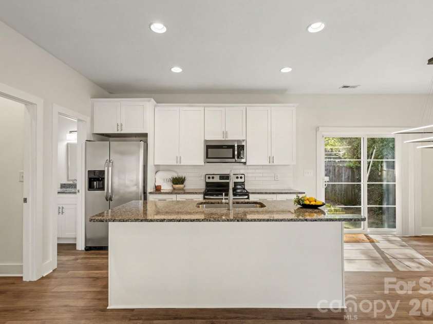 1522 Wembley Drive, Charlotte, NC 28205.  MLS# CAR4419781, YatesRealty ID 48611. Kitchen