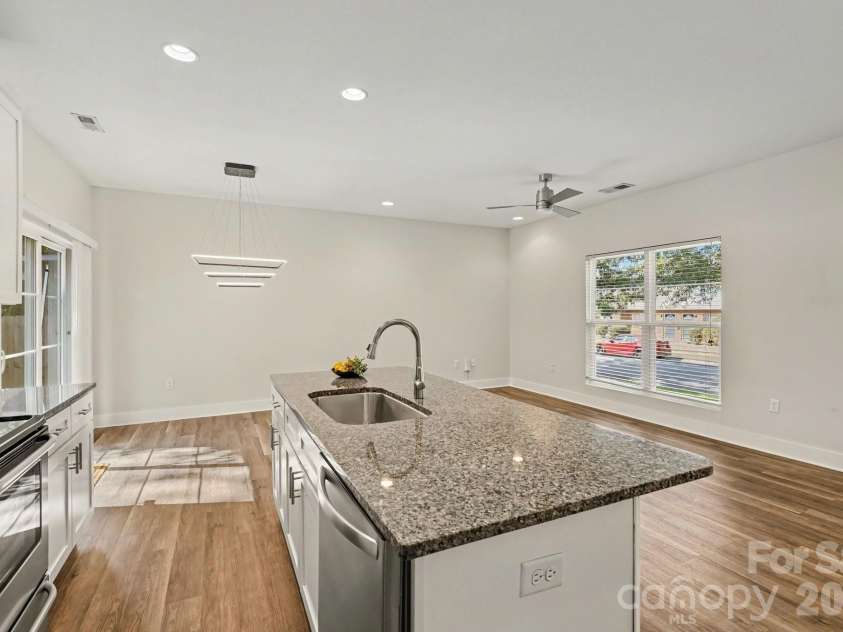 1522 Wembley Drive, Charlotte, NC 28205.  MLS# CAR4419781, YatesRealty ID 48611. Kitchen - Open to Living Room and Dining