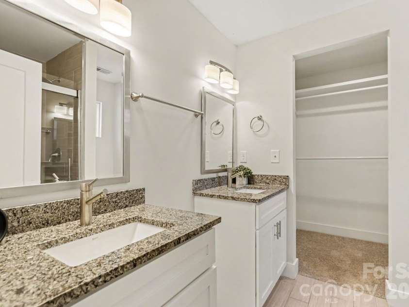 1522 Wembley Drive, Charlotte, NC 28205.  MLS# CAR4419781, YatesRealty ID 48611. Primary Bath