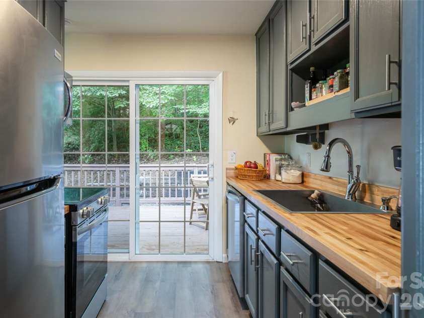 246 North Fork Road, Black Mountain, NC 28711.  MLS# CAR4412318, YatesRealty ID 48612. 