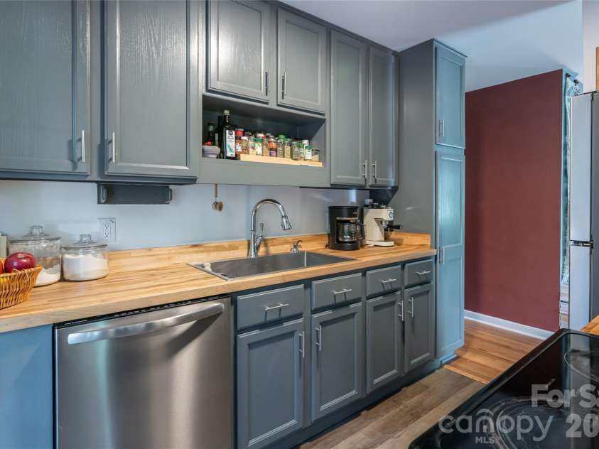 246 North Fork Road, Black Mountain, NC 28711.  MLS# CAR4412318, YatesRealty ID 48612. 
