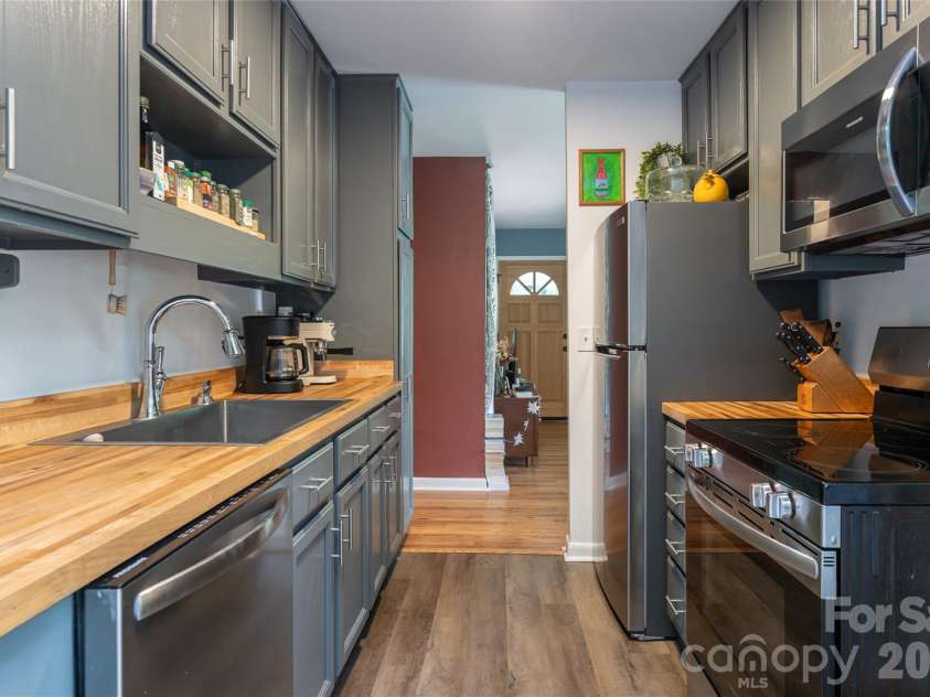 246 North Fork Road, Black Mountain, NC 28711.  MLS# CAR4412318, YatesRealty ID 48612. 