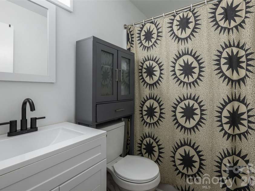 246 North Fork Road, Black Mountain, NC 28711.  MLS# CAR4412318, YatesRealty ID 48612. 