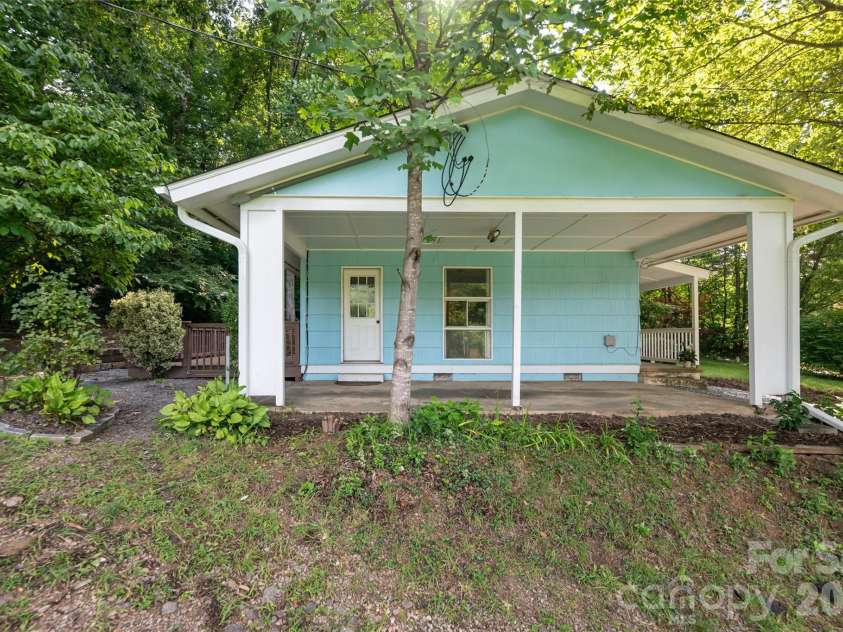 246 North Fork Road, Black Mountain, NC 28711.  MLS# CAR4412318, YatesRealty ID 48612. 