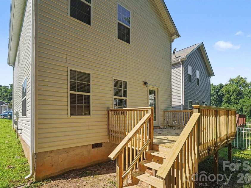 145 High Bluff Circle, Mooresville, NC 28115.  MLS# CAR4420838, YatesRealty ID 48615. 