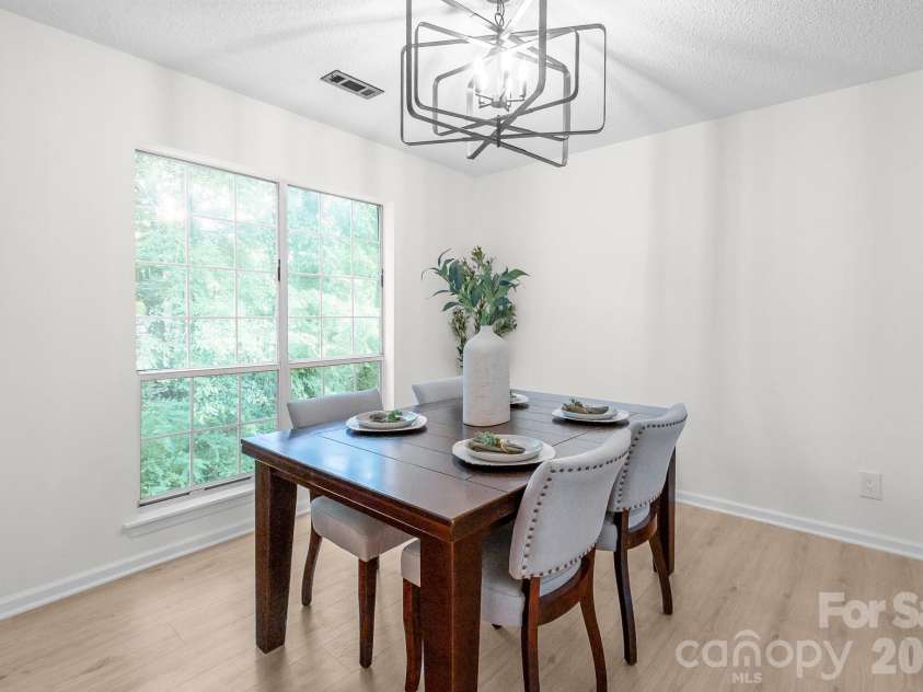 8314 David Lee Lane, Charlotte, NC 28227.  MLS# CAR4420448, YatesRealty ID 48617. Dinning room