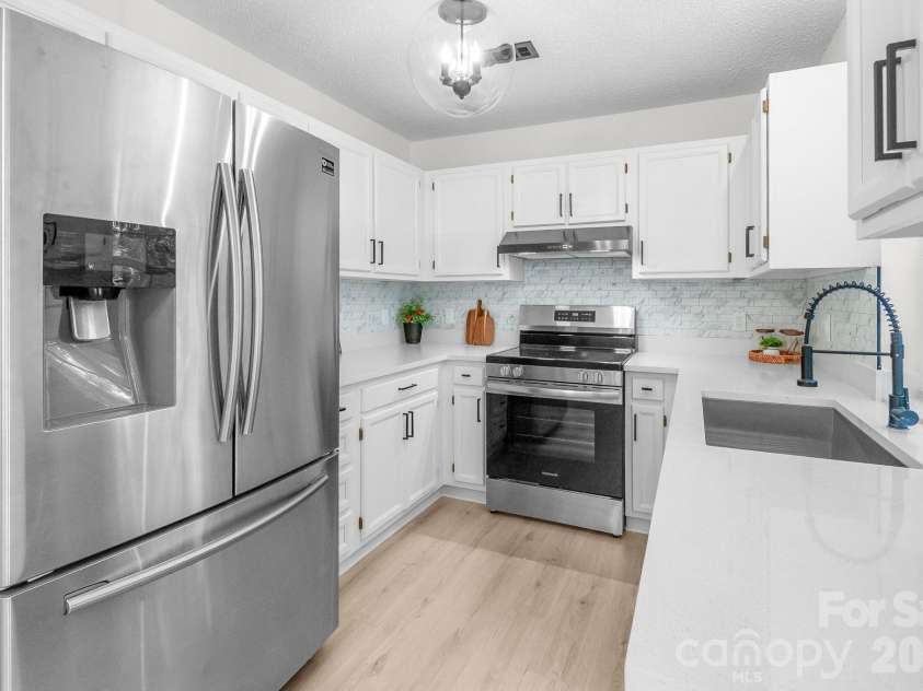 8314 David Lee Lane, Charlotte, NC 28227.  MLS# CAR4420448, YatesRealty ID 48617. Kitchen