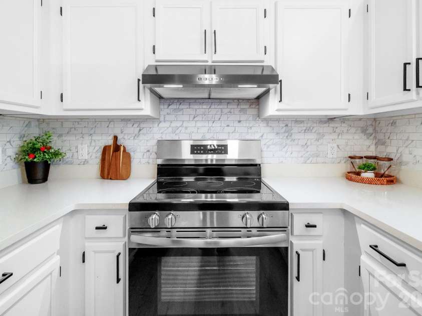8314 David Lee Lane, Charlotte, NC 28227.  MLS# CAR4420448, YatesRealty ID 48617. Kitchen