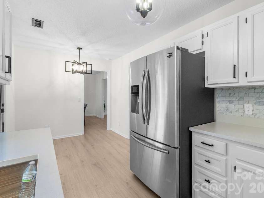 8314 David Lee Lane, Charlotte, NC 28227.  MLS# CAR4420448, YatesRealty ID 48617. Kitchen