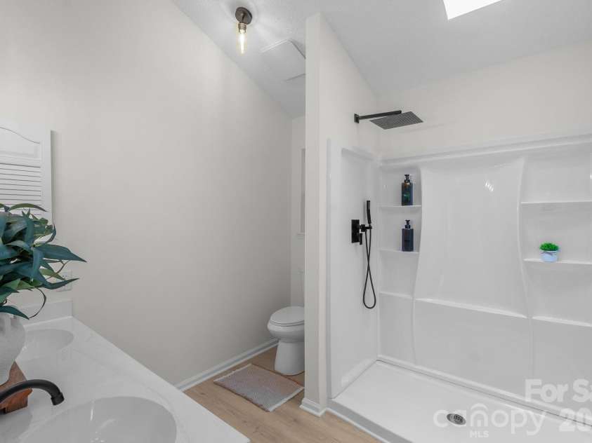 8314 David Lee Lane, Charlotte, NC 28227.  MLS# CAR4420448, YatesRealty ID 48617. Primary bathroom