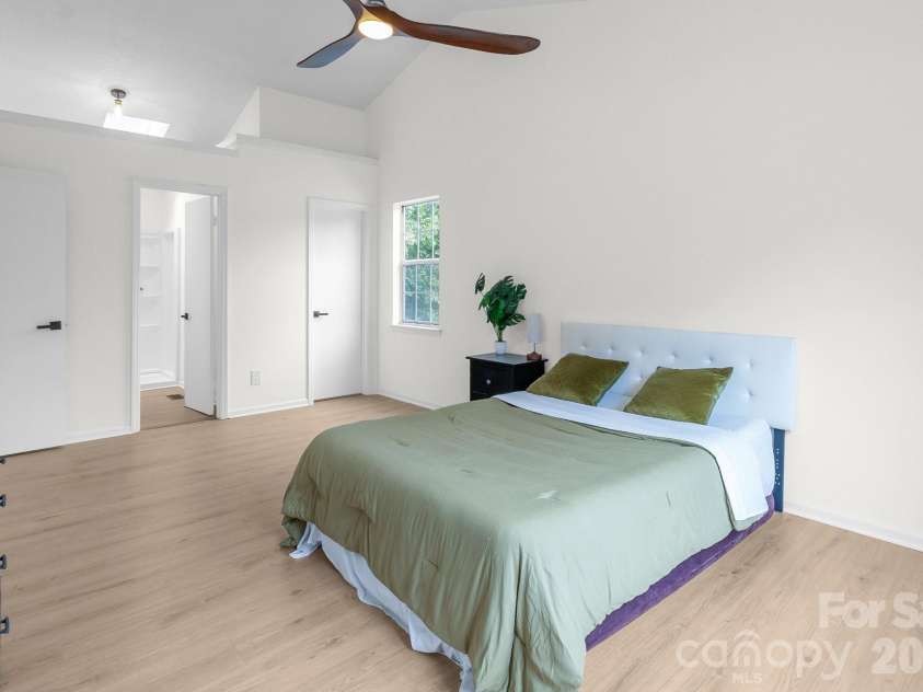8314 David Lee Lane, Charlotte, NC 28227.  MLS# CAR4420448, YatesRealty ID 48617. Primary room