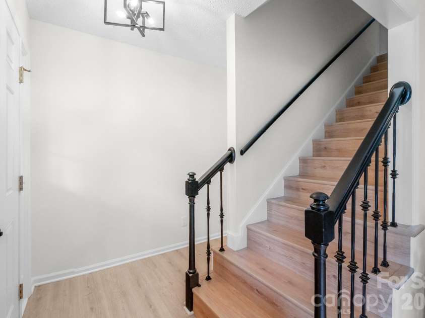 8314 David Lee Lane, Charlotte, NC 28227.  MLS# CAR4420448, YatesRealty ID 48617. Staircase / entry