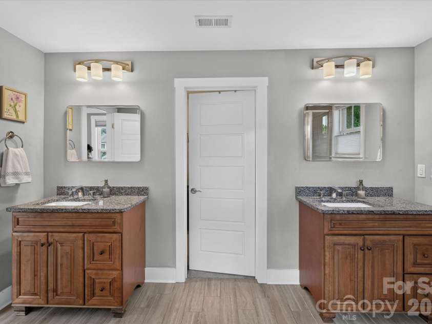 2714 Duncan Avenue, Charlotte, NC 28205.  MLS# CAR4404528, YatesRealty ID 48618. 