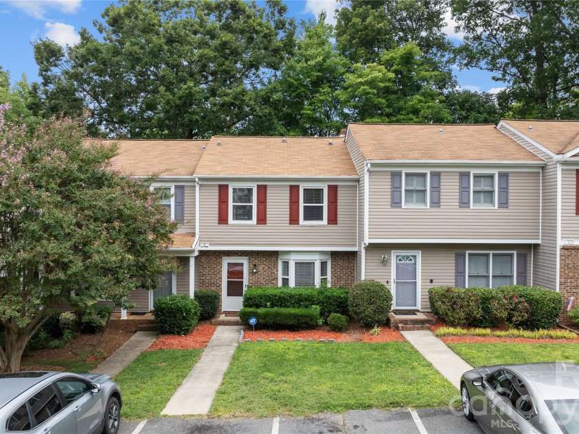 8407 Rust Wood Place, Charlotte, NC 28227.  MLS# CAR4415712, YatesRealty ID 48619. 