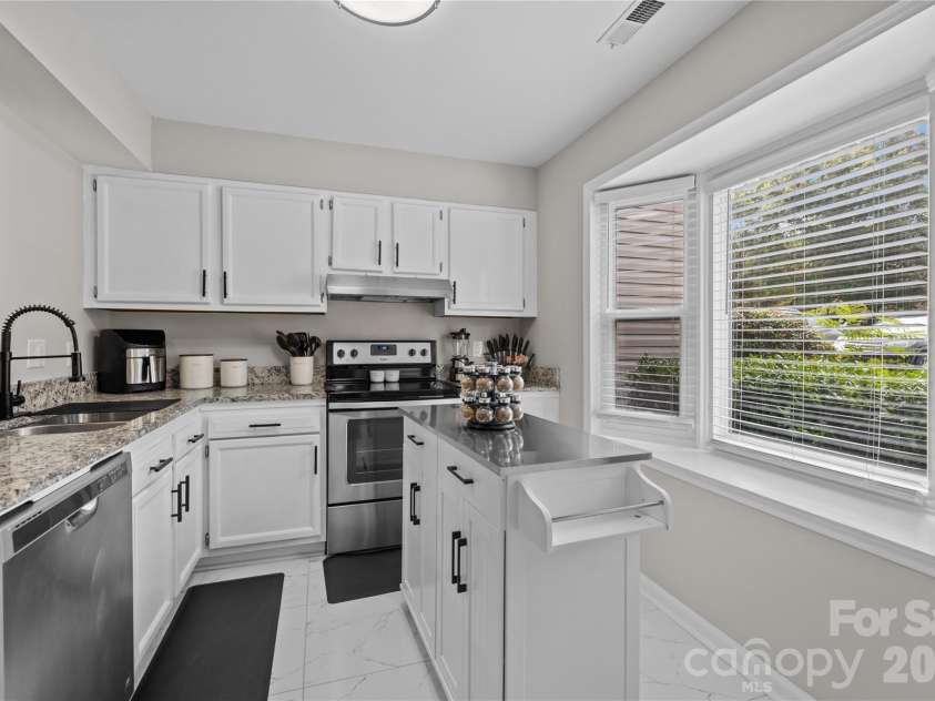 8407 Rust Wood Place, Charlotte, NC 28227.  MLS# CAR4415712, YatesRealty ID 48619. 
