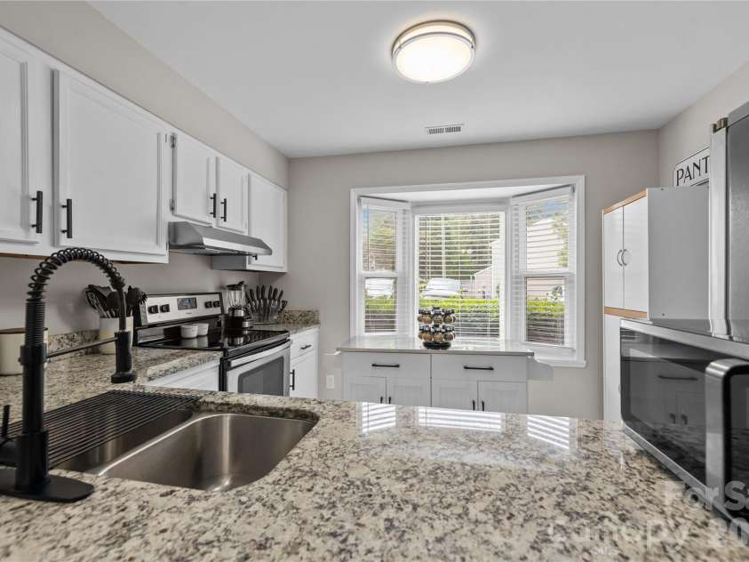 8407 Rust Wood Place, Charlotte, NC 28227.  MLS# CAR4415712, YatesRealty ID 48619. 