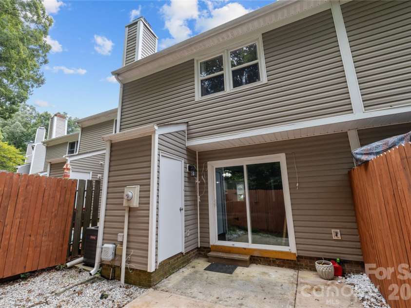 8407 Rust Wood Place, Charlotte, NC 28227.  MLS# CAR4415712, YatesRealty ID 48619. 