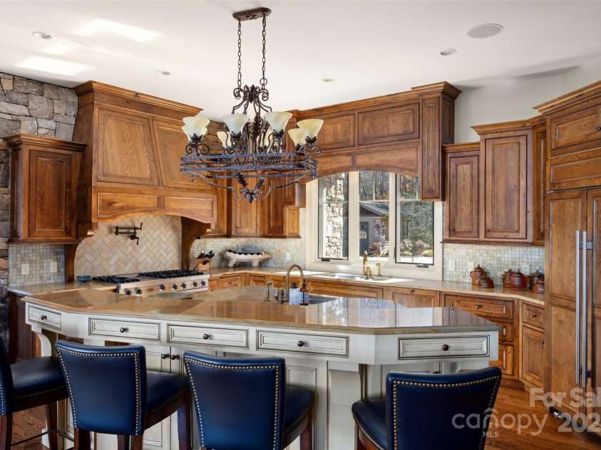 1547 Walnut Cove Road, Hendersonville, NC 28739.  MLS# CAR4326840, YatesRealty ID 4862. 