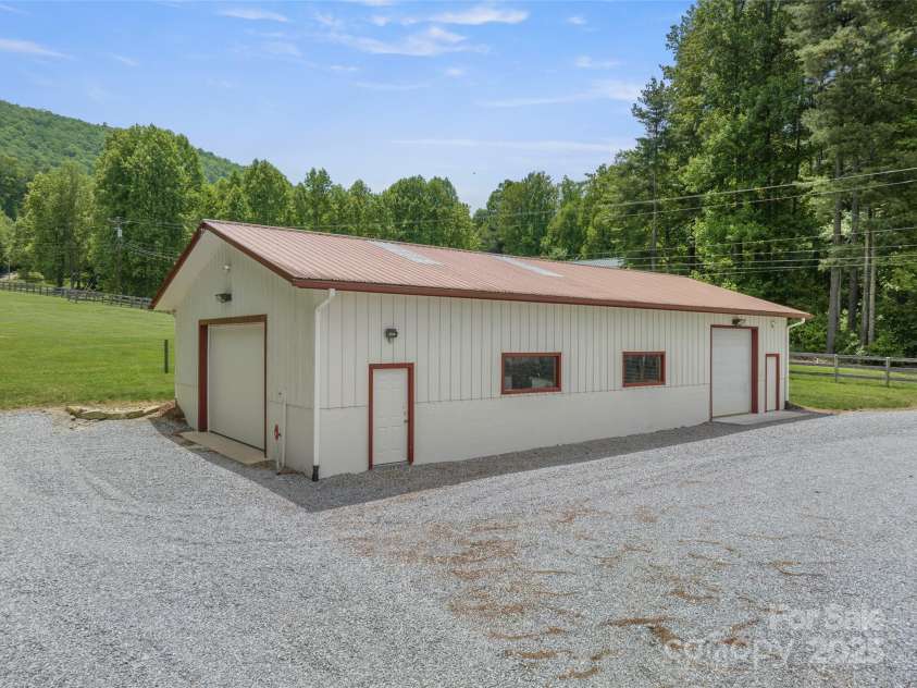 1547 Walnut Cove Road, Hendersonville, NC 28739.  MLS# CAR4326840, YatesRealty ID 4862. 
