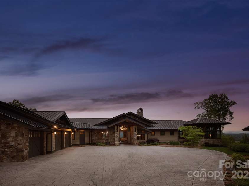 1547 Walnut Cove Road, Hendersonville, NC 28739.  MLS# CAR4326840, YatesRealty ID 4862. 