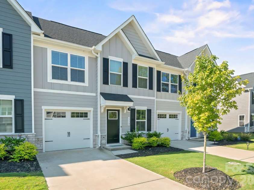 111 Skylar View Way, Troutman, NC 28166.  MLS# CAR4419995, YatesRealty ID 48620. 