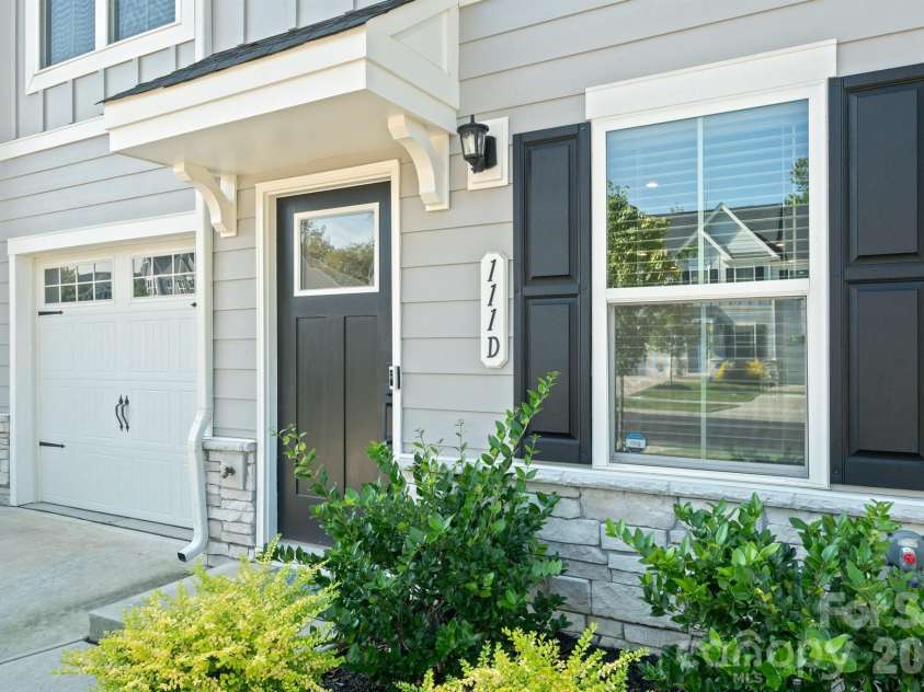 111 Skylar View Way, Troutman, NC 28166.  MLS# CAR4419995, YatesRealty ID 48620. 