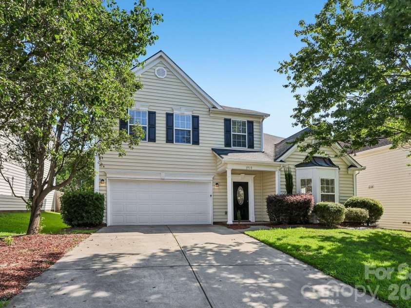 1915 Dundalk Road, Charlotte, NC 28270.  MLS# CAR4420789, YatesRealty ID 48621. 