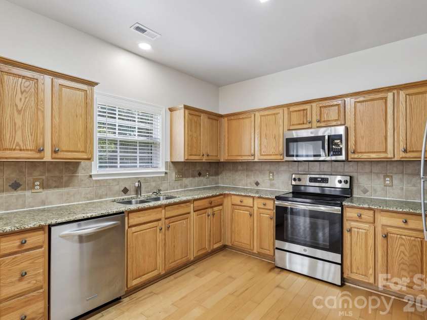 1915 Dundalk Road, Charlotte, NC 28270.  MLS# CAR4420789, YatesRealty ID 48621. 
