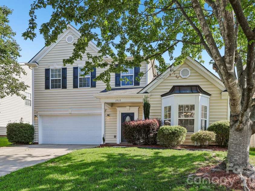 1915 Dundalk Road, Charlotte, NC 28270.  MLS# CAR4420789, YatesRealty ID 48621. 