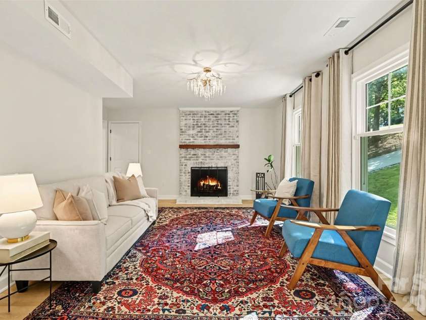 7505 Hawkstand Lane, Charlotte, NC 28210.  MLS# CAR4404392, YatesRealty ID 48622. 