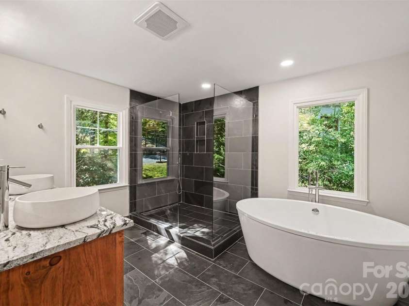 7505 Hawkstand Lane, Charlotte, NC 28210.  MLS# CAR4404392, YatesRealty ID 48622. 