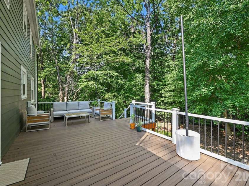 7505 Hawkstand Lane, Charlotte, NC 28210.  MLS# CAR4404392, YatesRealty ID 48622. 