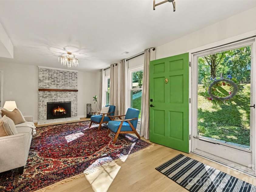 7505 Hawkstand Lane, Charlotte, NC 28210.  MLS# CAR4404392, YatesRealty ID 48622. 