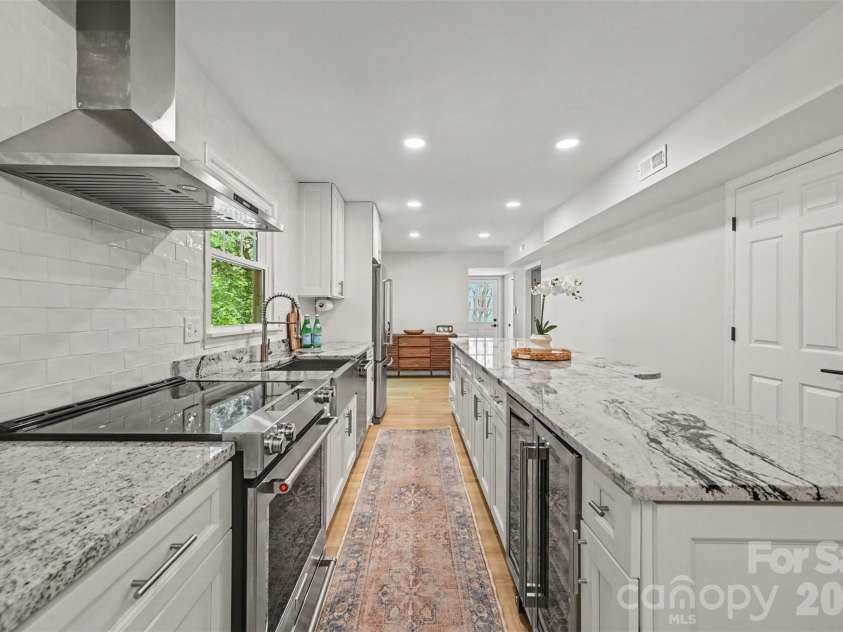 7505 Hawkstand Lane, Charlotte, NC 28210.  MLS# CAR4404392, YatesRealty ID 48622. 