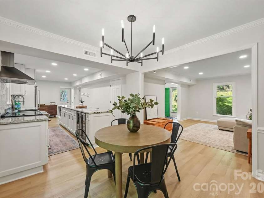 7505 Hawkstand Lane, Charlotte, NC 28210.  MLS# CAR4404392, YatesRealty ID 48622. 