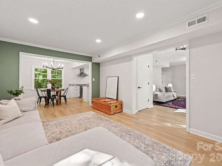 7505 Hawkstand Lane, Charlotte, NC 28210.  MLS# CAR4404392, YatesRealty ID 48622. 