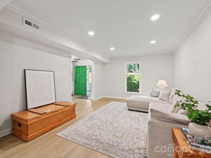 7505 Hawkstand Lane, Charlotte, NC 28210.  MLS# CAR4404392, YatesRealty ID 48622. 