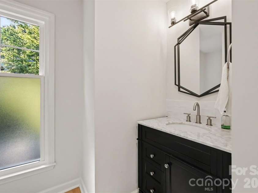 7505 Hawkstand Lane, Charlotte, NC 28210.  MLS# CAR4404392, YatesRealty ID 48622. 