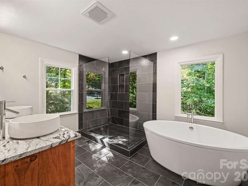 7505 Hawkstand Lane, Charlotte, NC 28210.  MLS# CAR4404392, YatesRealty ID 48622. 