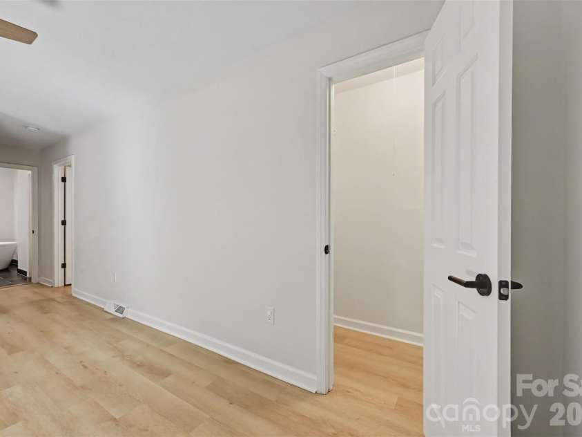 7505 Hawkstand Lane, Charlotte, NC 28210.  MLS# CAR4404392, YatesRealty ID 48622. 